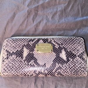 Michale Kors Snake print wristlet wallet